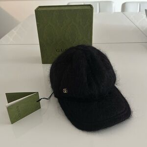 Gucci GG Logo Mohair Black Basketball Hat Size XL NWOT
Just wore to try on.